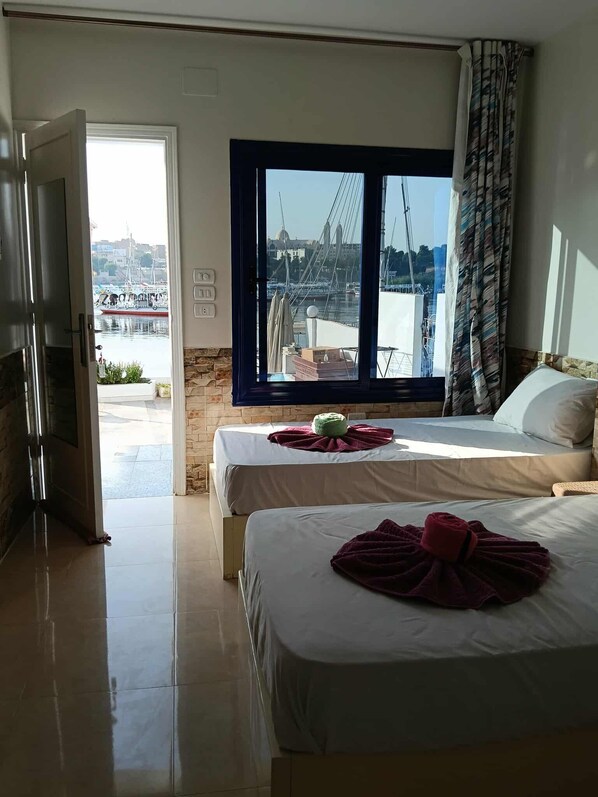 Blackout drapes, free WiFi