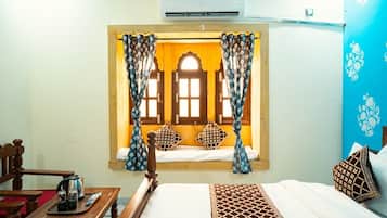 Desk, laptop workspace, free WiFi