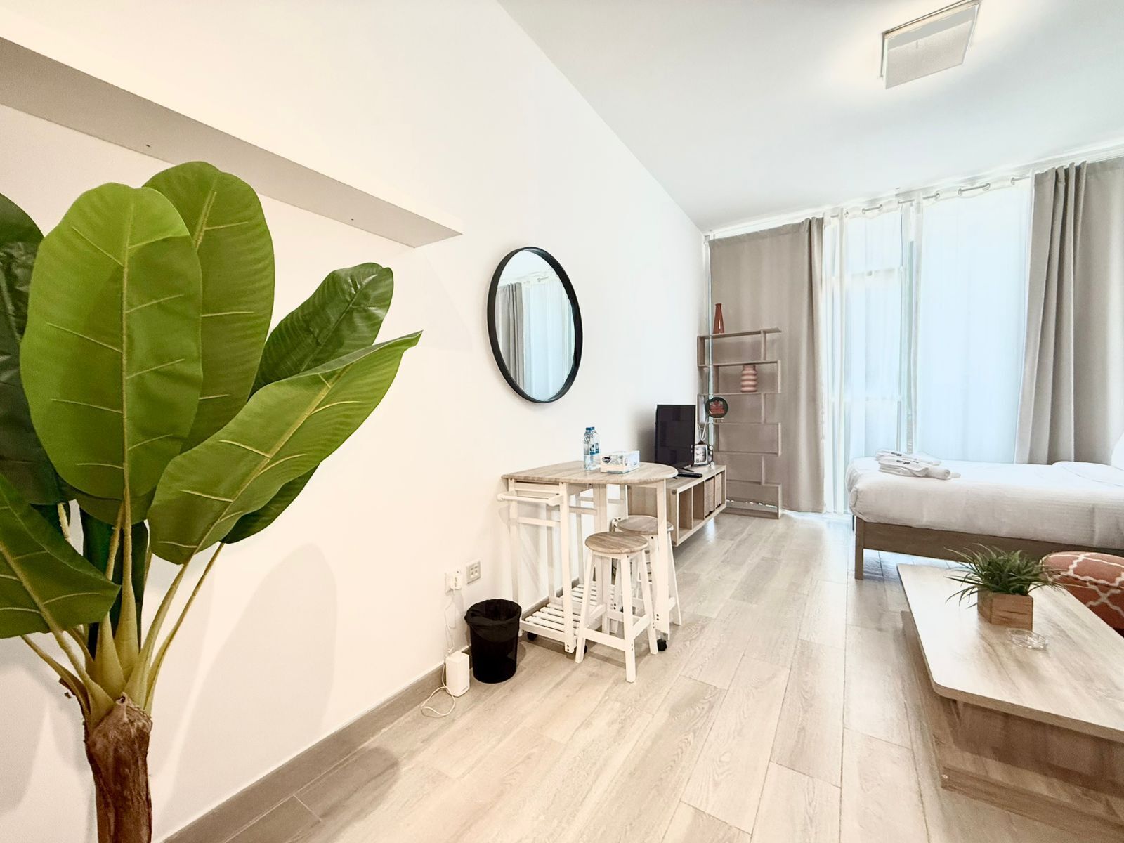 Iron/ironing board, Internet, bed sheets