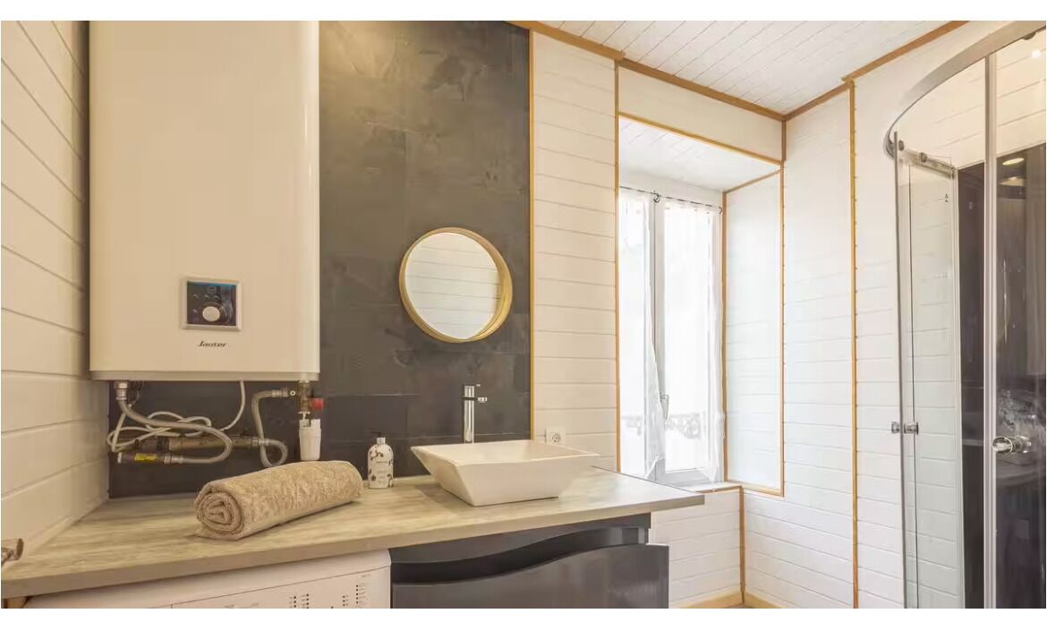 Dutxa, assecador de cabells, tovalloles i sabó 