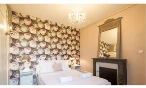 2 chambres, fer et planche à repasser, Wi-Fi, draps fournis