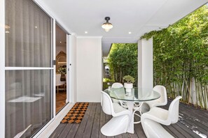 تناول الطعام بالخارج