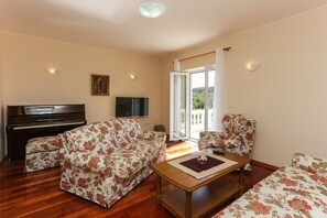 Living area - Apartments Villa Harmonia - Comfort One-Bedroom Apartment with Balcony and Shared Pool (Cilipi)