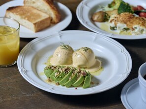 Päivittäinen buffetaamiainen (2800 JPY per henkilö)