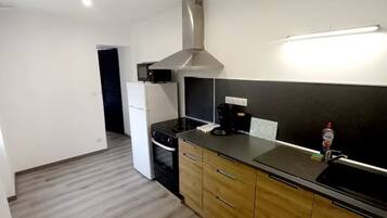 Micro-ondes, four, plaque de cuisson, lave-vaisselle