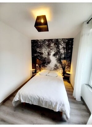 1 bedroom, iron/ironing board, internet, bed sheets