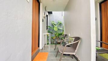 Kahden hengen huone, näköala puutarhaan | Terassi/patio