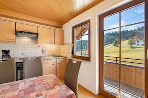 Kühlschrank, Ofen, Herdplatte, Geschirrspüler