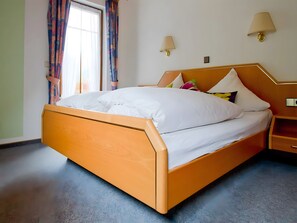 3 عدّة غرف نوم وواي فاي وملاءات أسرّة