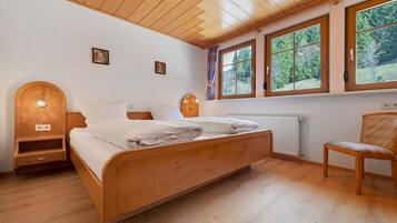 3 bedrooms, WiFi, bed sheets