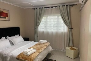 2 chambres, fer et planche à repasser, Wi-Fi, draps fournis