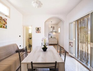 Huis, 2 slaapkamers, roken | Dineren