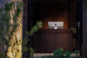 ฝ่ายต้อนรับ