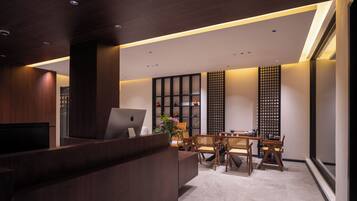 ฝ่ายต้อนรับ