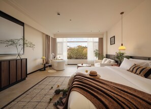 ห้องพรีเมียร์ดับเบิล, วิวสวนหย่อม | โต๊ะทำงาน, พื้นที่ทำงานแบบใช้แล็ปท็อป, ผ้าม่านกันแสง, ห้องเก็บเสียง