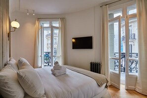 4 Schlafzimmer, Schreibtisch, Bügeleisen/Bügelbrett, Bettwäsche