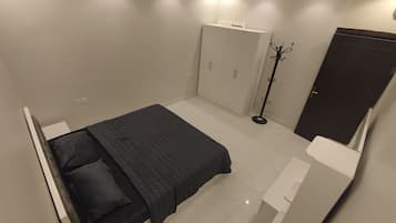 2 slaapkamers, een strijkplank/strijkijzer, internet