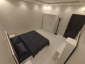 2 habitaciones, tabla de planchar con plancha y acceso a internet