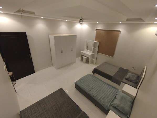 2 habitaciones, tabla de planchar con plancha y acceso a internet