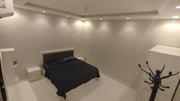 2 makuuhuonetta, silitysrauta/-lauta, internet