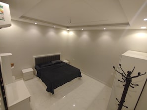 2 makuuhuonetta, silitysrauta/-lauta, internet