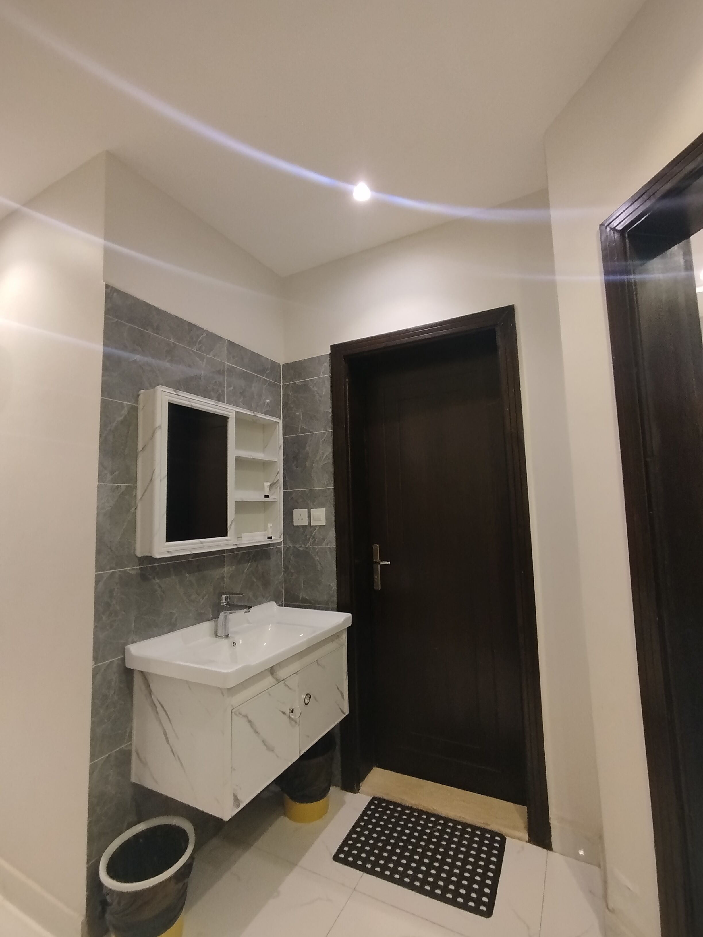 Shower, jetted bath, bidet, towels