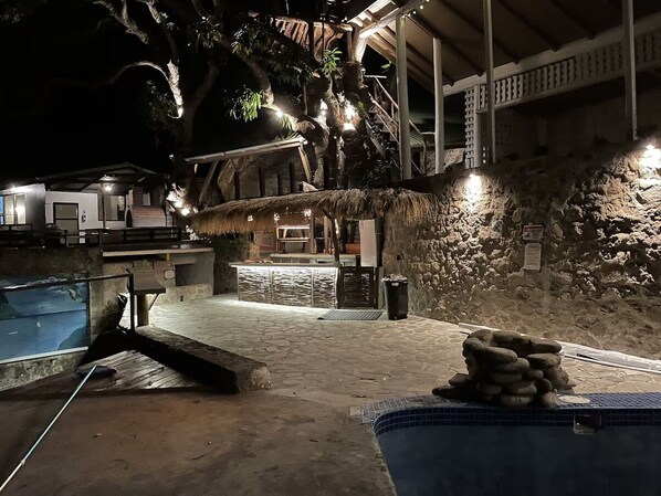 المنطقة المحيطة بالمنشأة