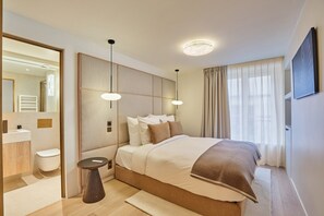 2 bedrooms, desk, iron/ironing board, bed sheets