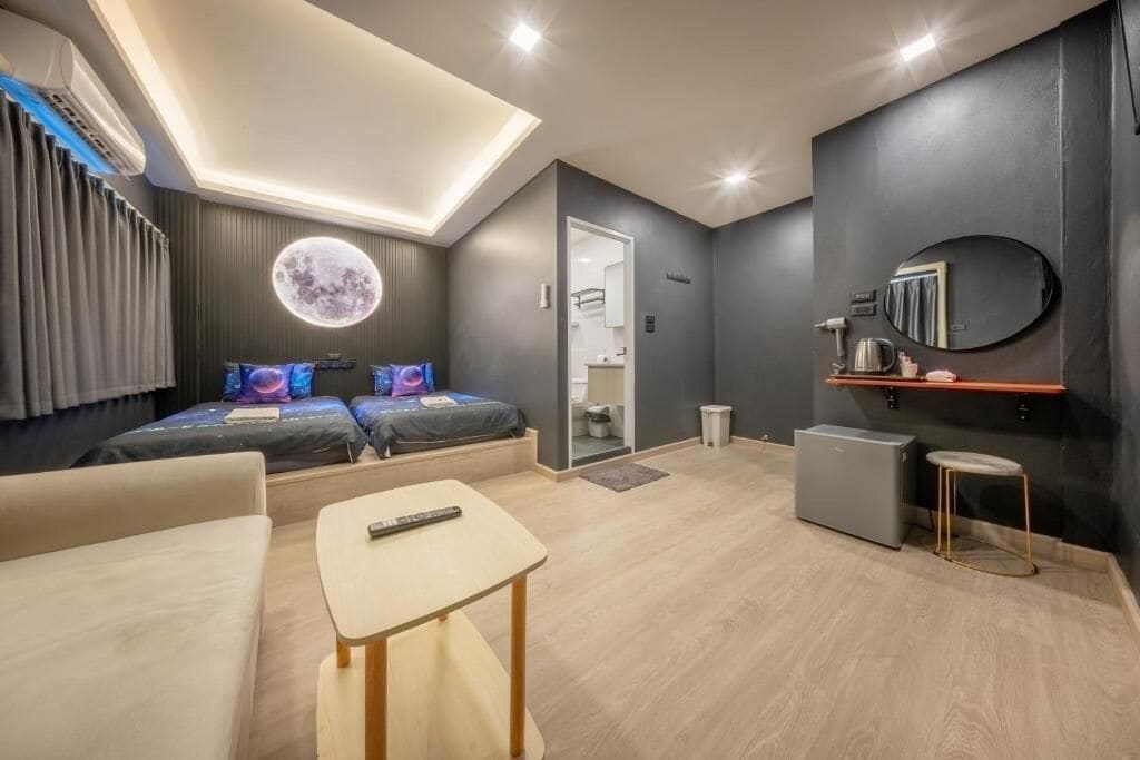 Verdunkelungsvorhänge, kostenloses WLAN