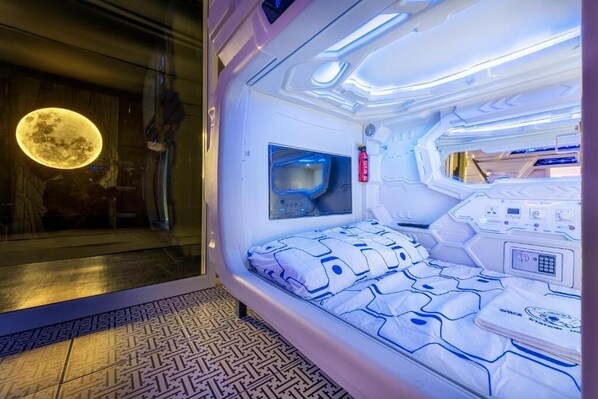 QUADRUPLE ROOM | Blendingsgardiner og wi-fi (inkludert)