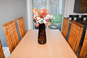 Dining - Airport Link House - NEC, HS2 and Birmingham Airport (West Midlands)