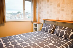 3 chambres, fer et planche à repasser, accès Internet, draps fournis