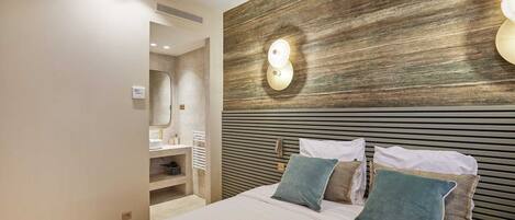 デスク、アイロン / アイロン台、インターネット、ベッドシーツ