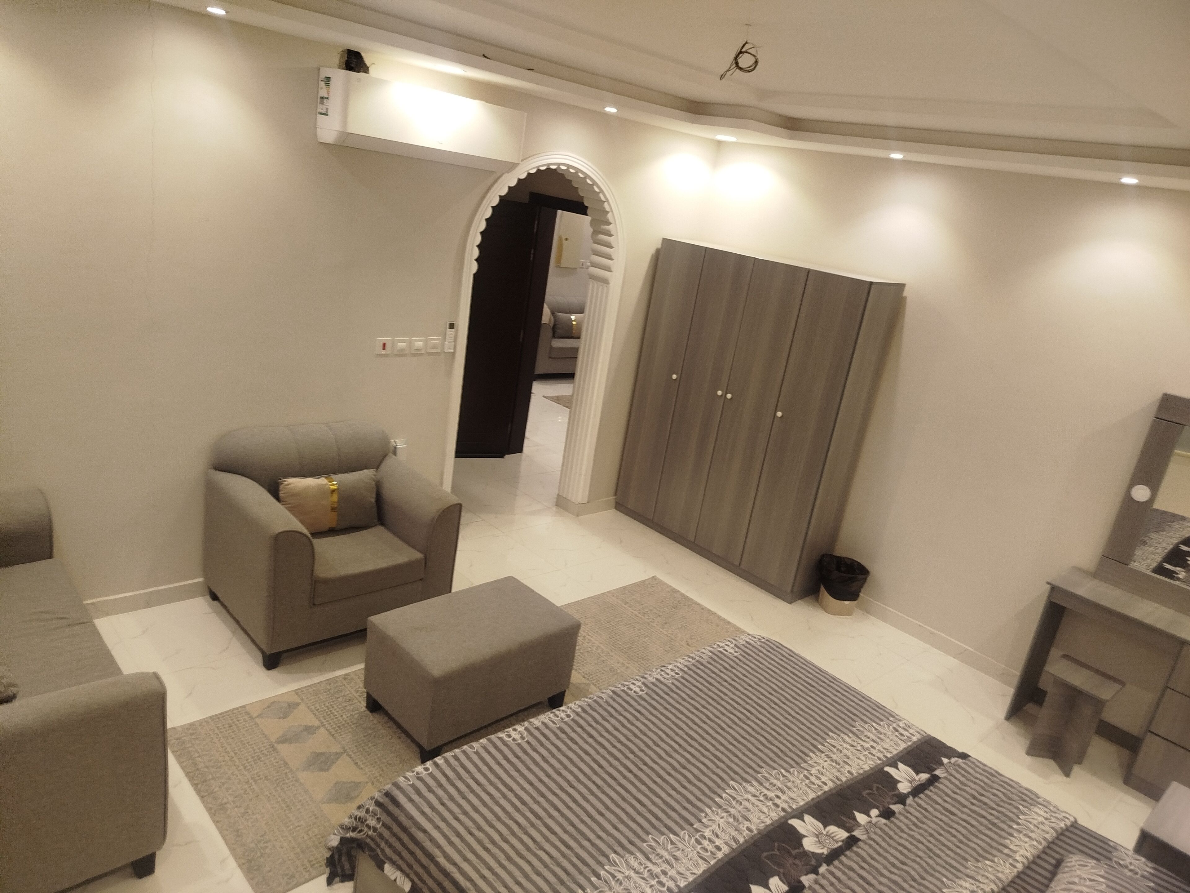 3 habitaciones, tabla de planchar con plancha y acceso a internet 