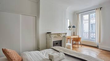 2 chambres, fer et planche à repasser, draps fournis