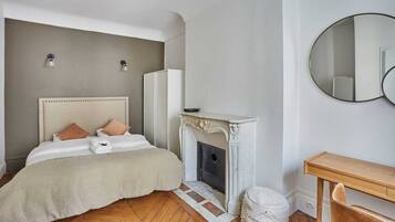 2 slaapkamers, een strijkplank/strijkijzer, beddengoed