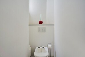 Sèche-cheveux, serviettes fournies