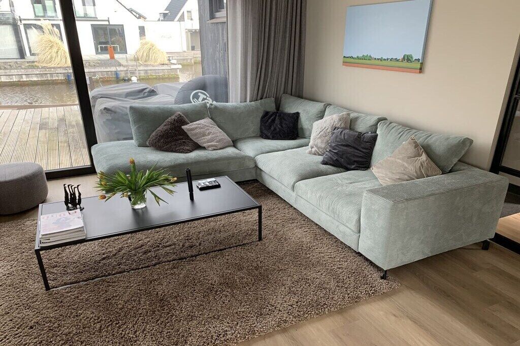 Een smart-tv en een open haard
