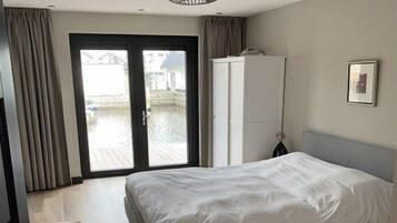 4 slaapkamers, een strijkplank/strijkijzer, gratis wifi, beddengoed
