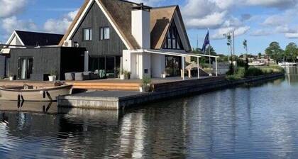 by the water in Friesland (NI)