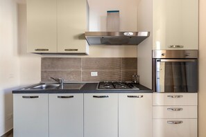 Fridge, oven, stovetop, coffee/tea maker - Modern apartment near Badesi Beach (Badesi)