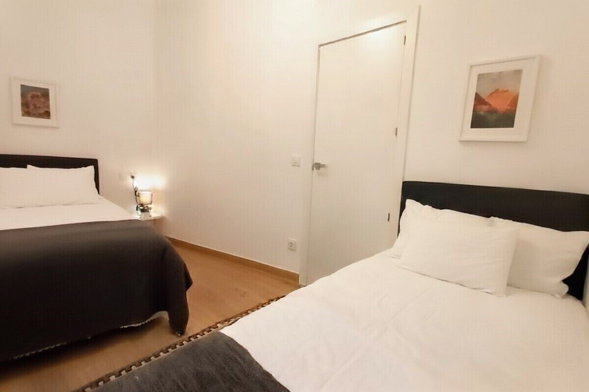 2 dormitorios, tabla de planchar con plancha, wifi gratis y ropa de cama