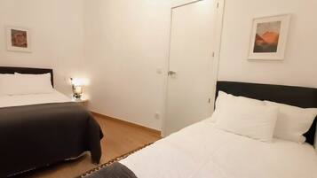 2 bedrooms, iron/ironing board, free WiFi, bed sheets