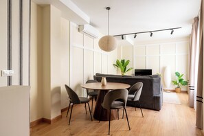 Unclassified image, 5 of 35, button - Almirante Espinosa. 2-bedrooms (Sevilla)