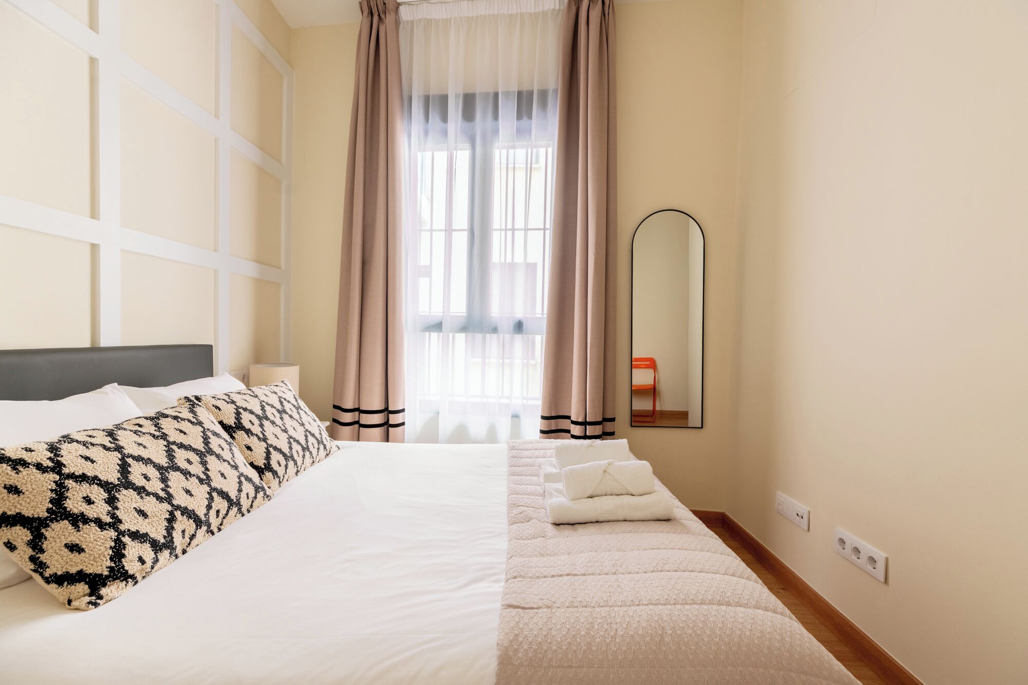 2 dormitorios, tabla de planchar con plancha, wifi gratis y ropa de cama