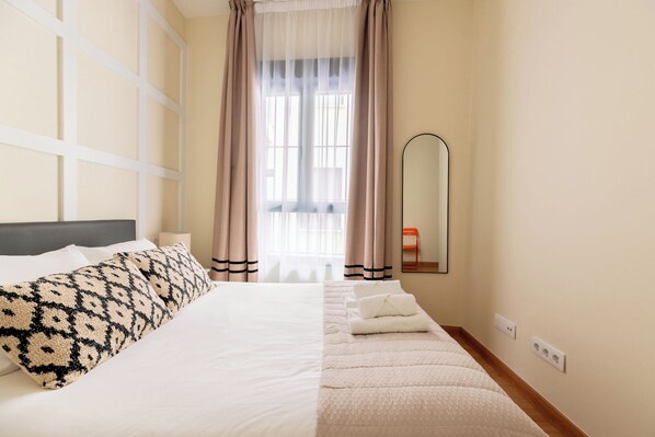 2 bedrooms, iron/ironing board, free WiFi, bed sheets