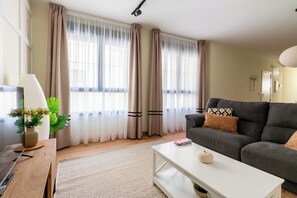 Unclassified image, 4 of 35, button - Almirante Espinosa. 2-bedrooms (Sevilla)