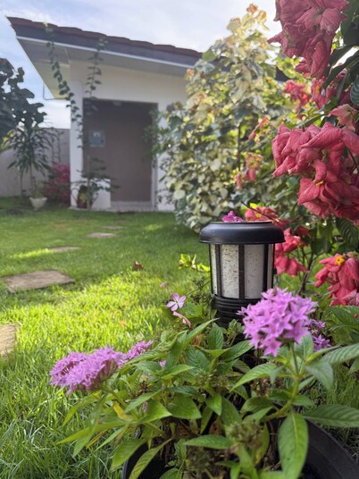 Cozy Apartment 8 minutes from Downtown David - Private Entrance & Garden