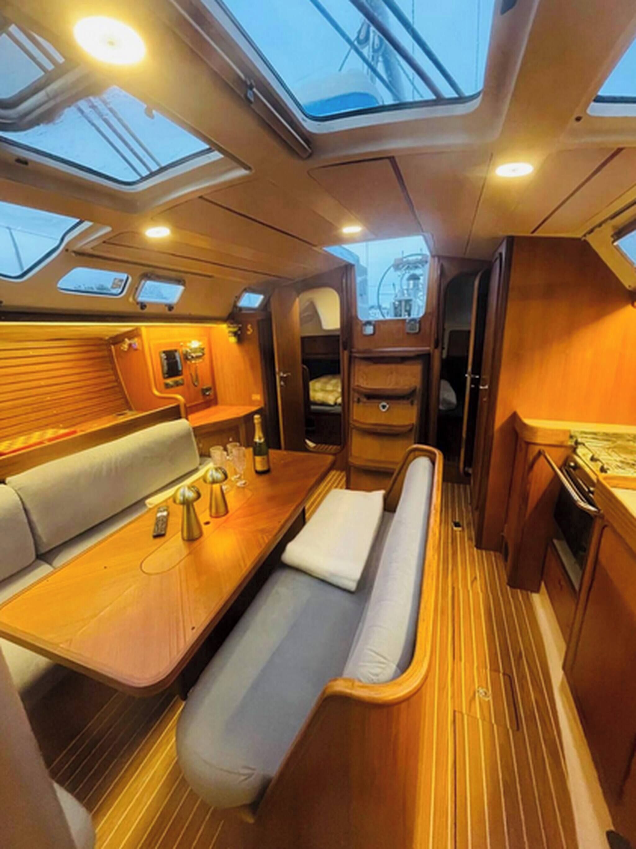 3 habitaciones, tabla de planchar con plancha y ropa de cama 