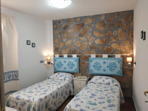 2 habitaciones, tabla de planchar con plancha y ropa de cama 